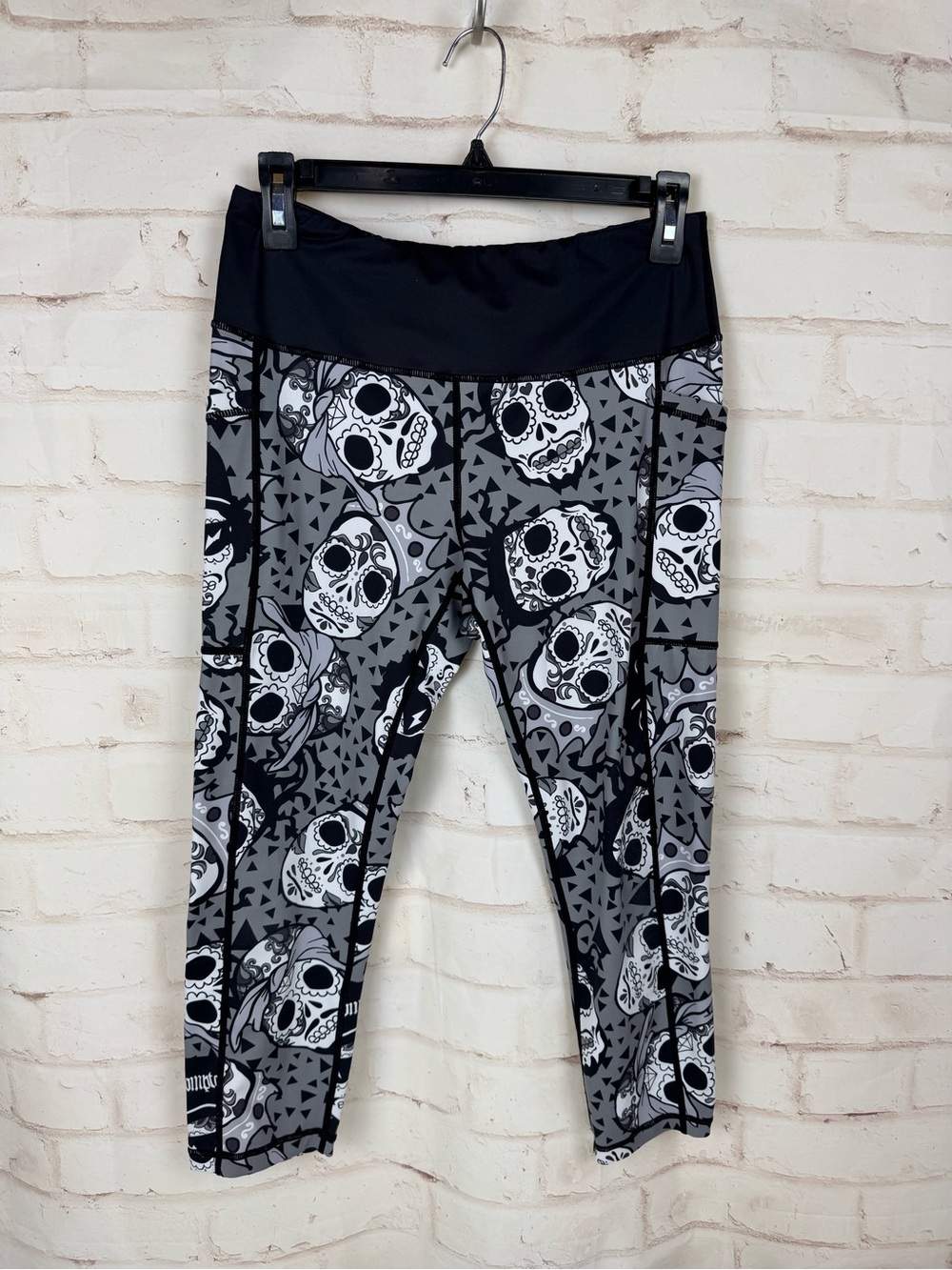CVG CONSTANTLY VARIED GEAR Gamgster Rap Legends (Retired)CAPRI Leggings Size M